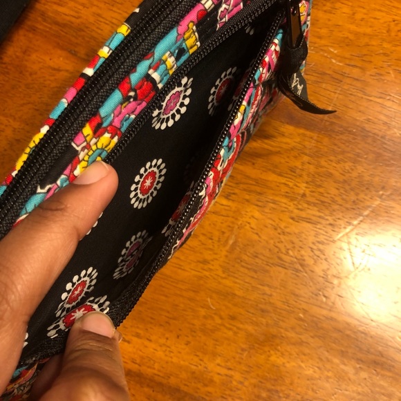 Vera Bradley wristlet - Picture 4 of 6